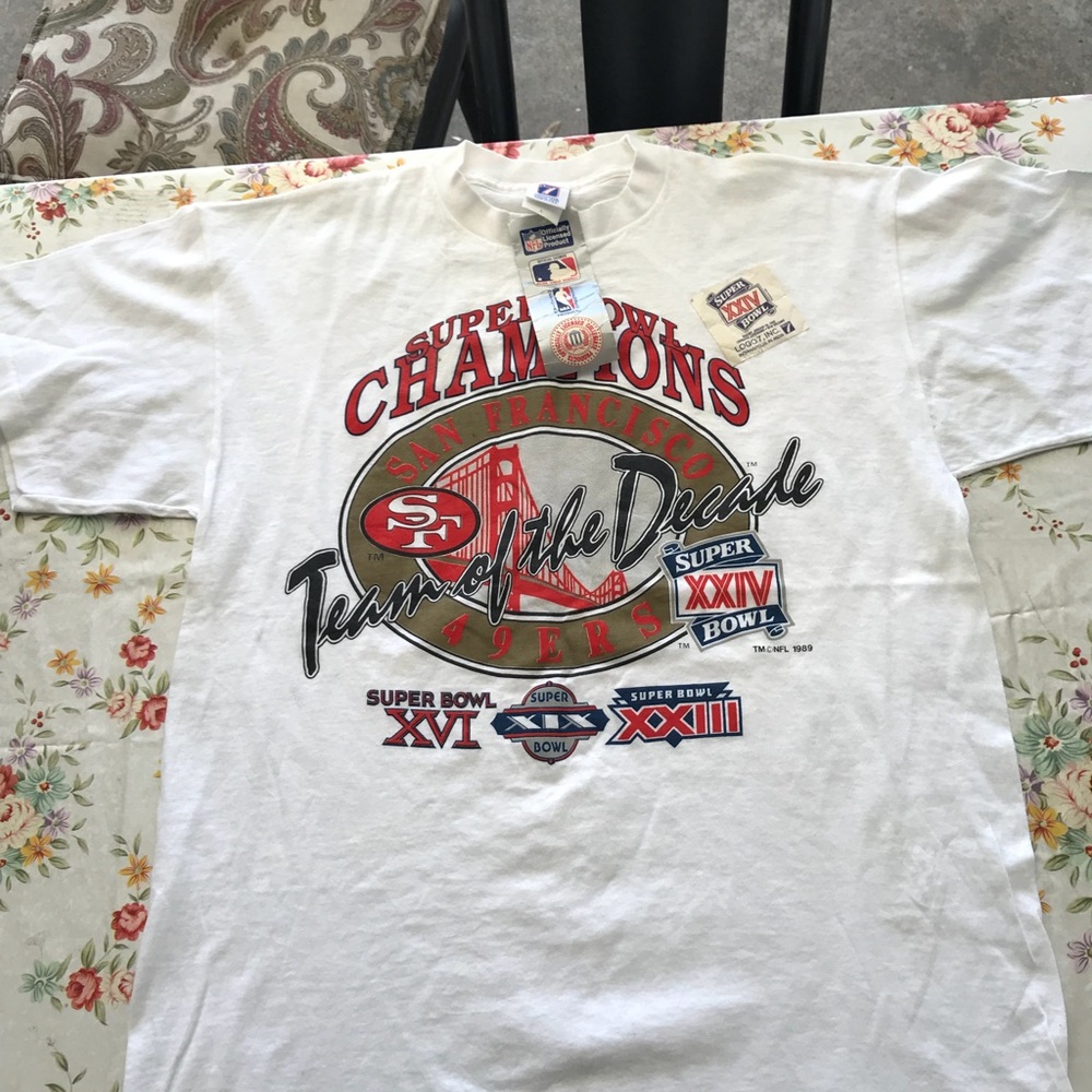 San Francisco’s 49ers vintage shirt large